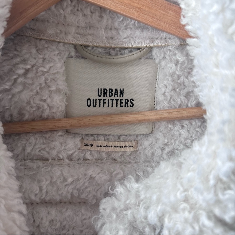 Urban Outfitters Willa Faux Leather Fur Sherpa Jacket Coat - Picture 6 of 8